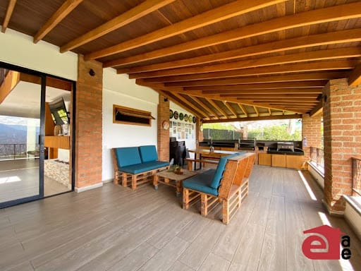 Casa de 3 alcobas en arriendo en La Mina, Envigado, 330 m² · foto 19 de 24