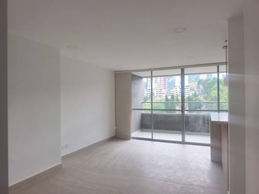 Apartamento de 3 alcobas en arriendo en Loma De San Jose, Sabaneta, 79 m² · foto 2 de 19