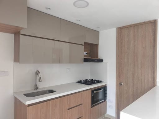 Apartamento de 3 alcobas en arriendo en Loma De San Jose, Sabaneta, 79 m² · foto 5 de 19