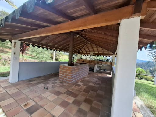 Casa de 5 alcobas en arriendo en San Jose, Guarne, 250 m² · foto 19 de 24