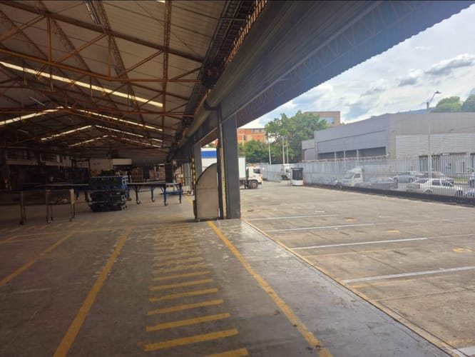 Bodega en arriendo en Trinidad, Medellín, 3397 m² · foto 7 de 8
