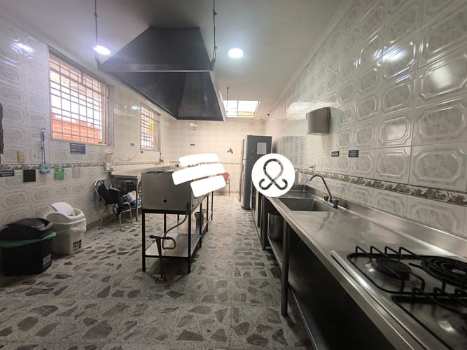 Casa de 11 alcobas en venta en Los Angeles, Medellín, 372 m² · foto 12 de 24