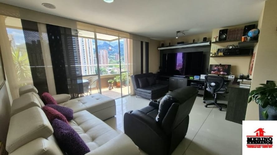 Apartamento de 3 alcobas en venta en San Jose, Sabaneta, 102 m² · foto 2 de 24