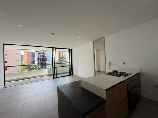 Apartamento de 2 alcobas en arriendo en Los Balsos, Medellín, 87 m² · foto 3 de 14