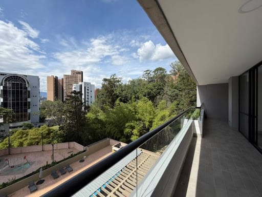 Apartamento de 2 alcobas en arriendo en Los Balsos, Medellín, 87 m² · foto 7 de 14