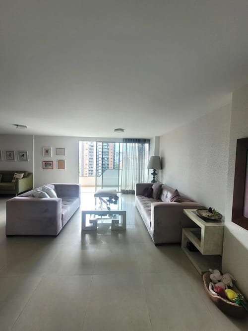 Apartamento de 2 alcobas en venta en El Poblado, Medellín, 112 m² · foto 3 de 10