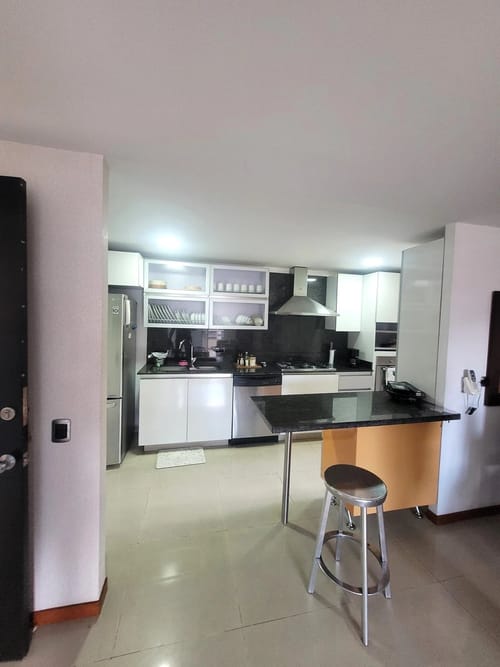 Apartamento de 2 alcobas en venta en El Poblado, Medellín, 112 m² · foto 7 de 10