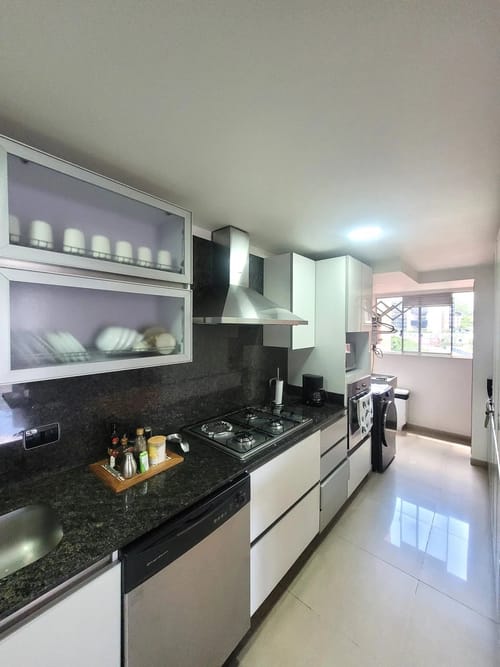Apartamento de 2 alcobas en venta en El Poblado, Medellín, 112 m² · foto 8 de 10
