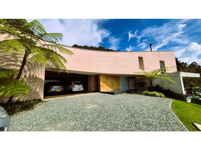Casa de 4 alcobas en venta en Las Palmas, Medellín, 627 m² · foto 4 de 20