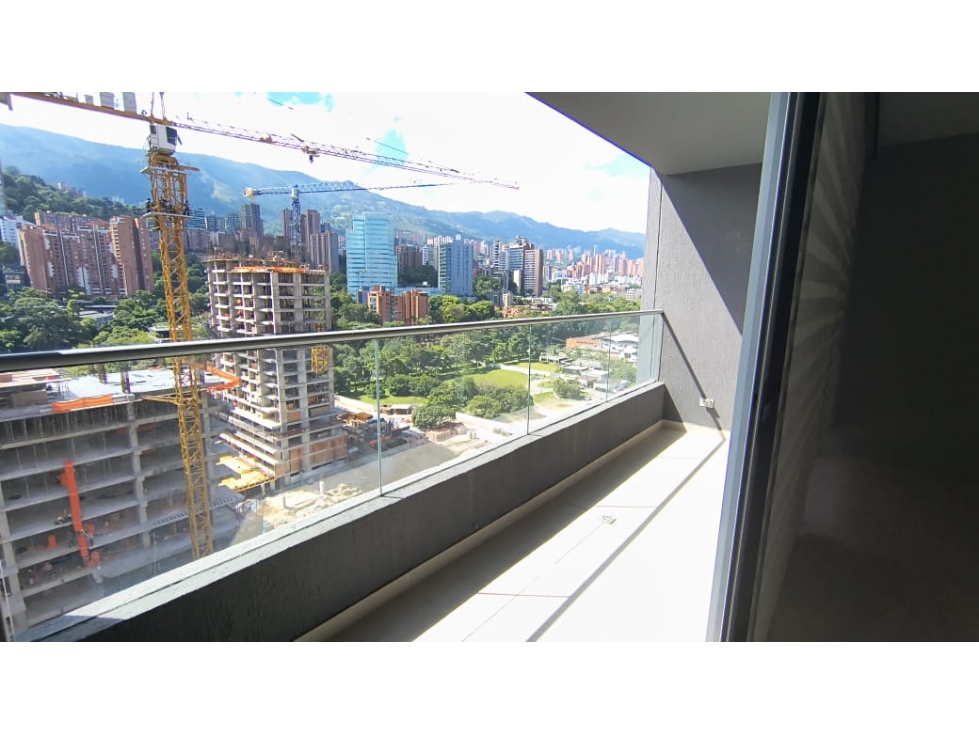 Apartamento en arriendo en Ciudad Del Río, Medellín · foto 5 de 16