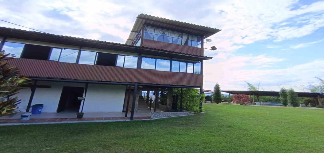 Edificio en arriendo en Cervantes, Manizales, 900 m² · foto 6 de 9