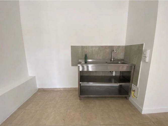 Local en arriendo en La Castellana, Medellín, 55 m² · foto 2 de 7
