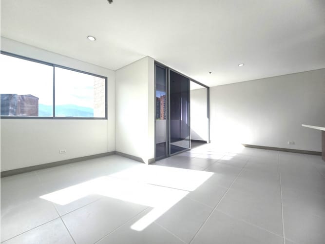 Apartamento de 2 alcobas en arriendo en Castropol, Medellín, 95 m² · foto 3 de 12