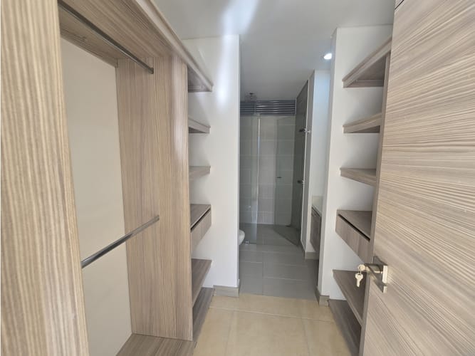 Apartamento de 2 alcobas en arriendo en Castropol, Medellín, 95 m² · foto 7 de 12