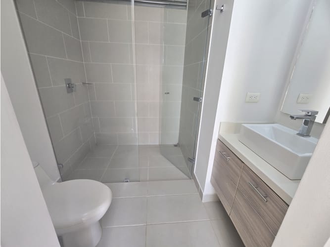 Apartamento de 2 alcobas en arriendo en Castropol, Medellín, 95 m² · foto 8 de 12