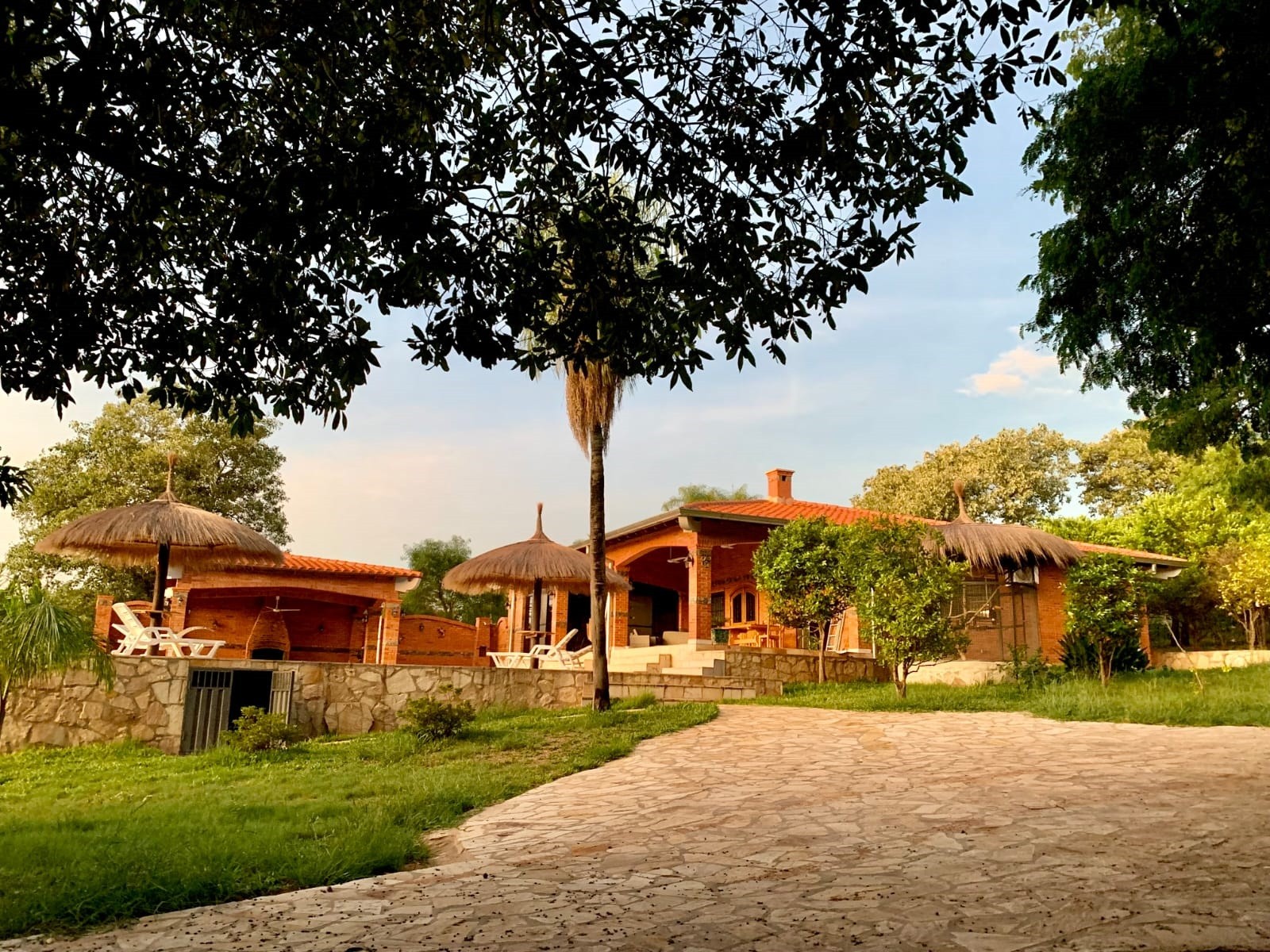 En Venta Casa quinta, rodeada de naturaleza, privacidad y excelente infraestructura, ideal para residencia familiar, descanso o inversión. - foto 1