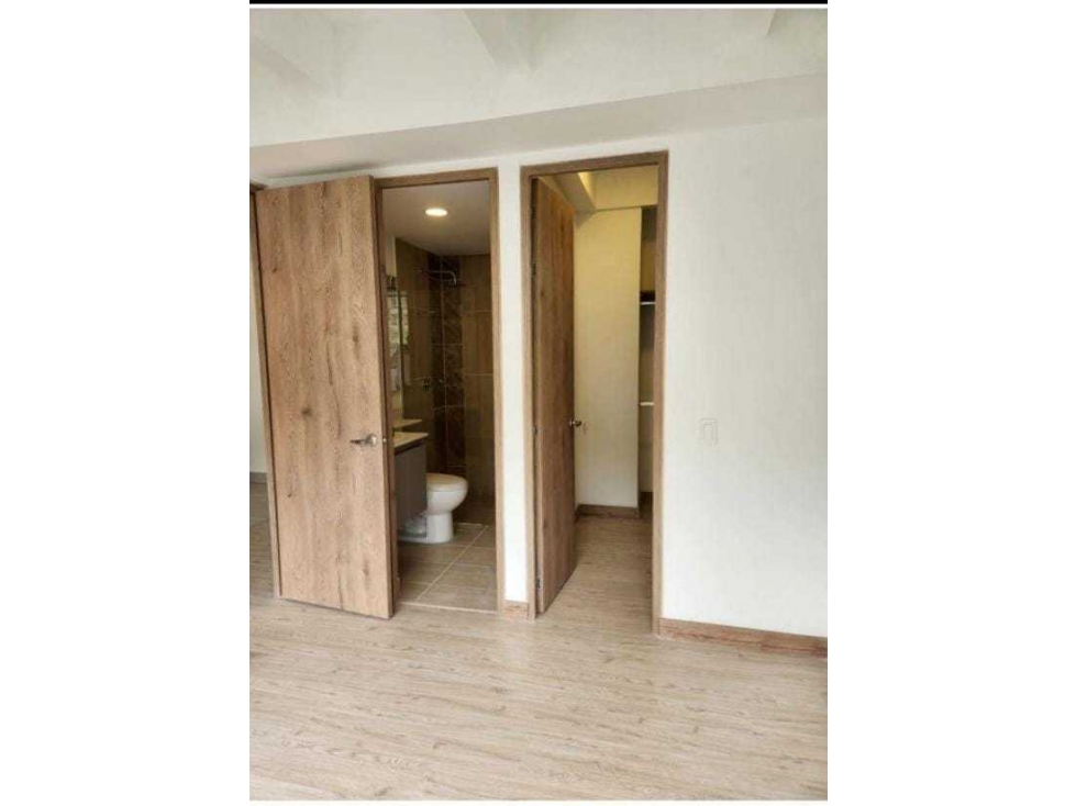 Apartamento en venta en Loma Del Indio, Medellín · foto 7 de 18