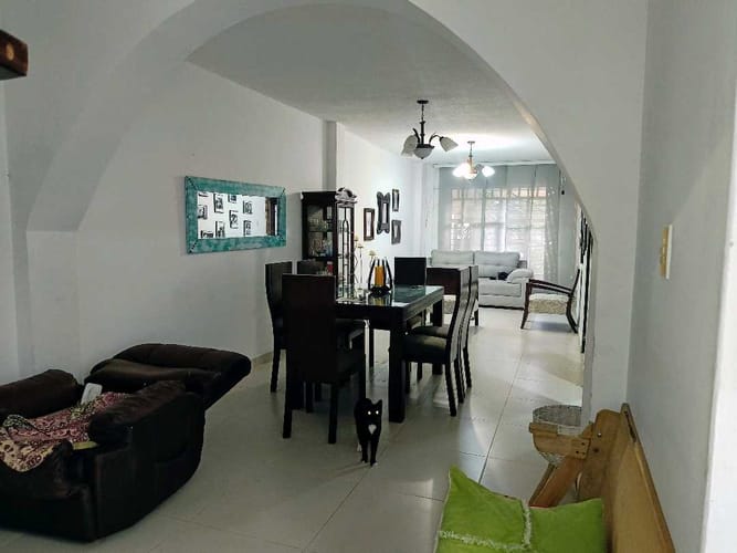 Casa de 8 alcobas en venta en Prados De Oriente, Cali, 385 m² · foto 2 de 24