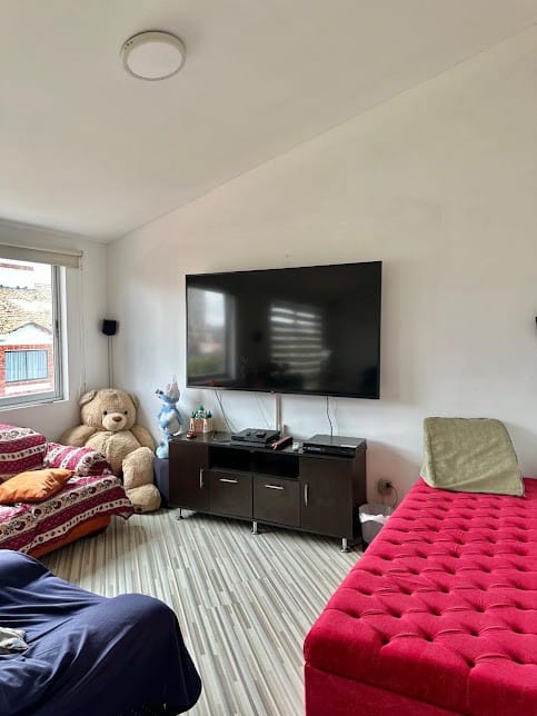 Casa de 3 alcobas en venta en Santa Lucia, Chía, 262 m² · foto 3 de 7