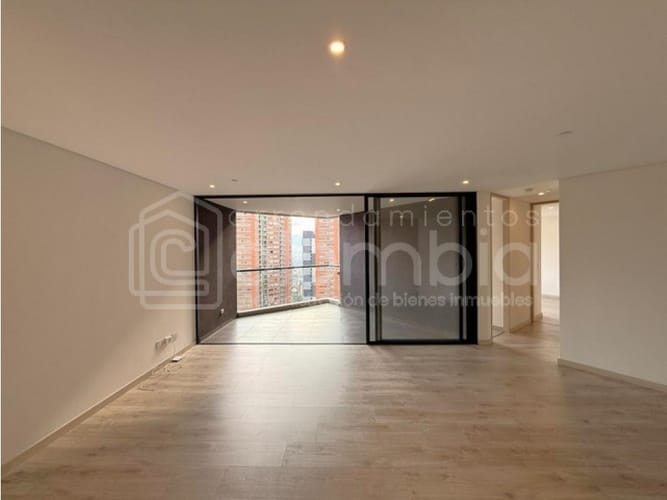 Apartamento de 2 alcobas en arriendo en Altos Del Poblado, Envigado, 85 m² · foto 2 de 19