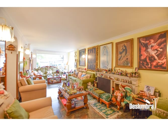 Casa de 4 alcobas en venta en San Jose De Bavaria, Bogotá, 252 m² · foto 2 de 13
