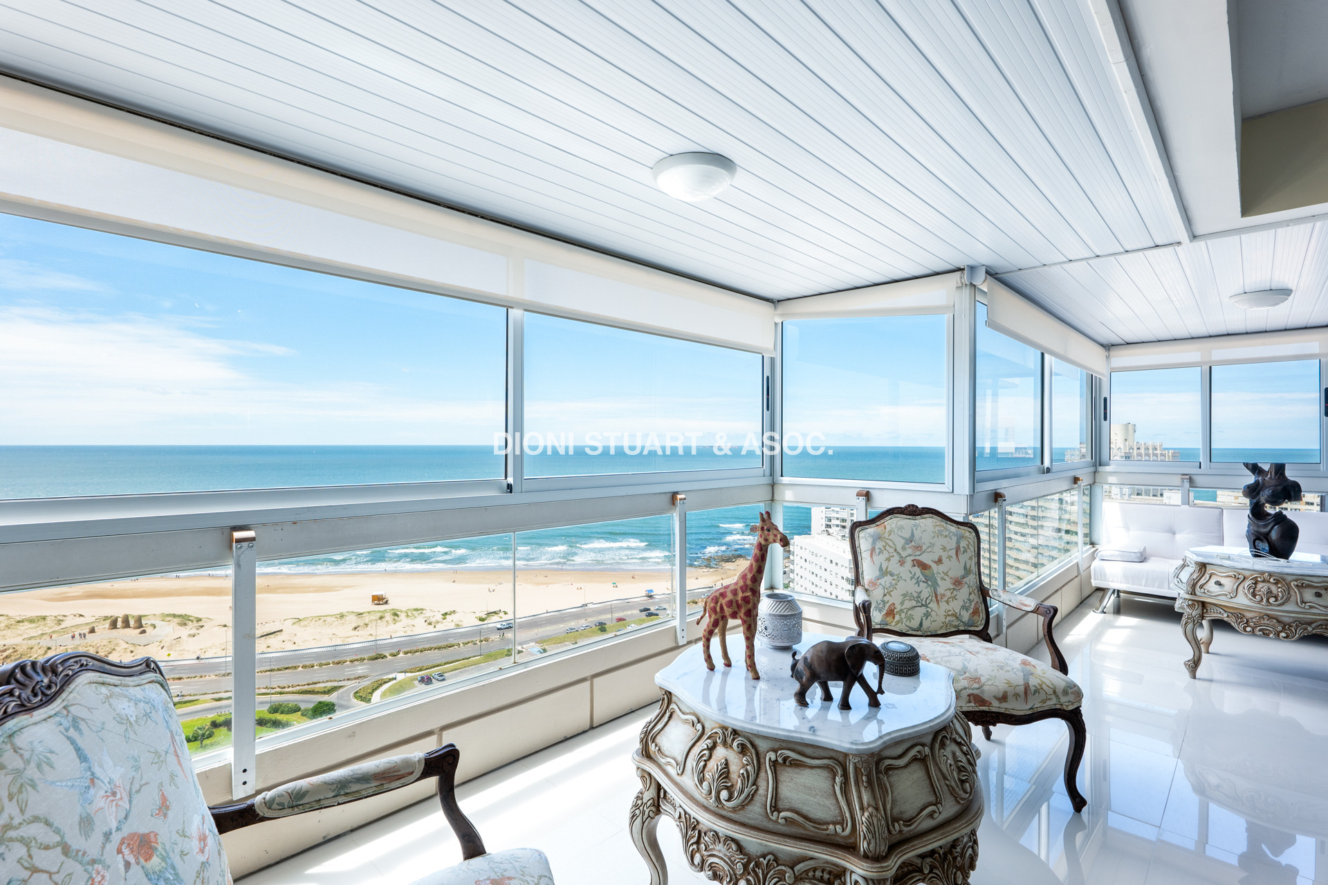 ALQUILER ANUAL APARTAMENTO DE 3 DORMITORIOS Y DEPENDENCIA - PUNTA DEL ESTE - PLAYA MANSA · Foto 8