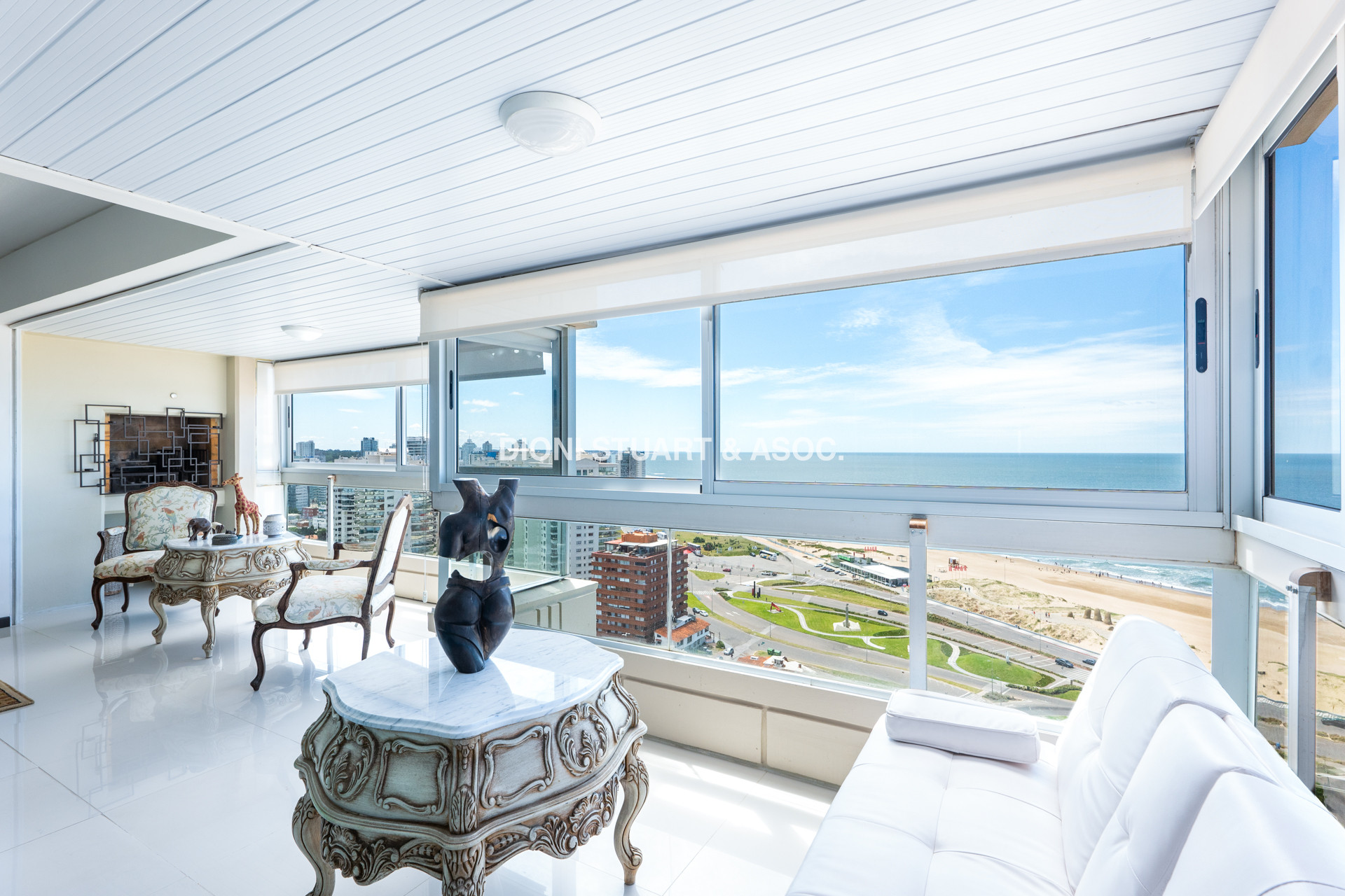 ALQUILER ANUAL APARTAMENTO DE 3 DORMITORIOS Y DEPENDENCIA - PUNTA DEL ESTE - PLAYA MANSA · Foto 9