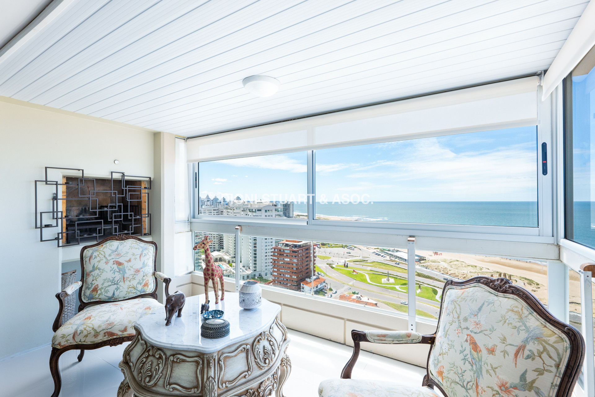 ALQUILER ANUAL APARTAMENTO DE 3 DORMITORIOS Y DEPENDENCIA - PUNTA DEL ESTE - PLAYA MANSA · Foto 11