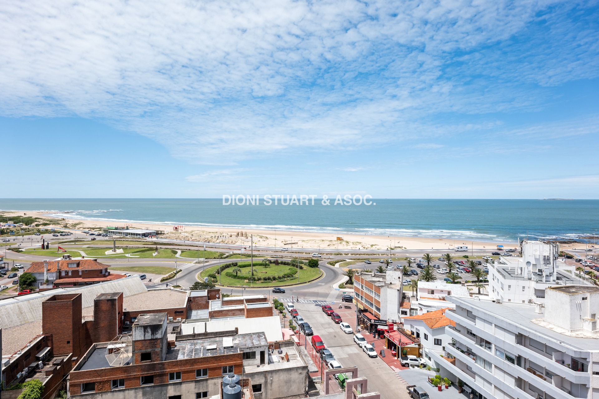 ALQUILER ANUAL APARTAMENTO DE 3 DORMITORIOS Y DEPENDENCIA - PUNTA DEL ESTE - PLAYA MANSA · Foto 12