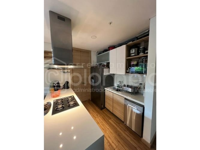Apartaestudio en venta en Loma Del Escobero, Envigado, 78 m² · foto 2 de 15