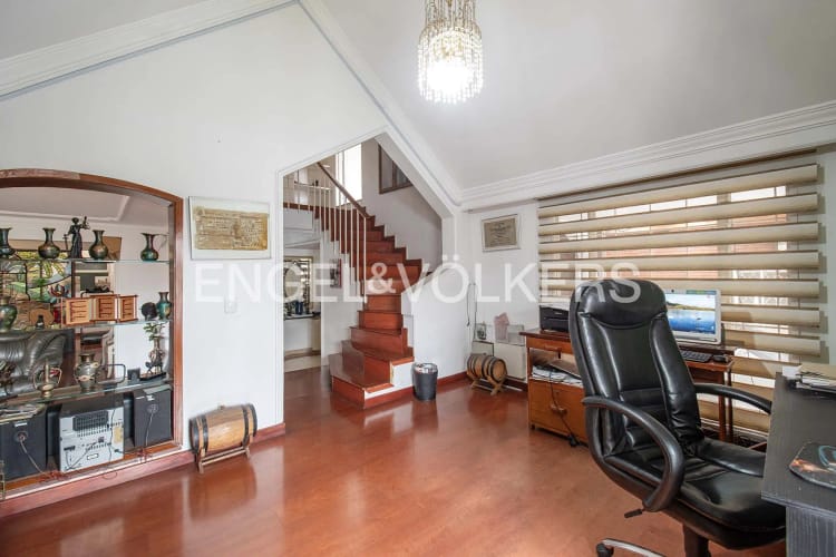 Casa de 5 alcobas en venta en El Batán, Bogotá, 306 m² · foto 19 de 20