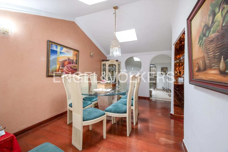 Casa de 5 alcobas en venta en El Batán, Bogotá, 306 m² · foto 18 de 20