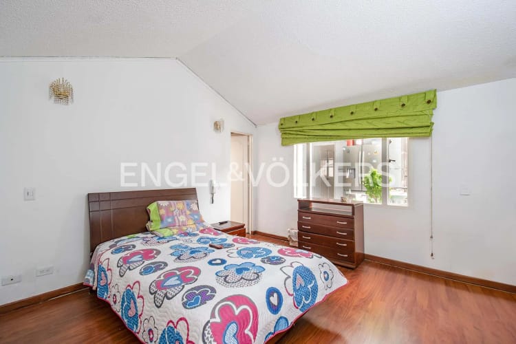 Casa de 5 alcobas en venta en El Batán, Bogotá, 306 m² · foto 15 de 20