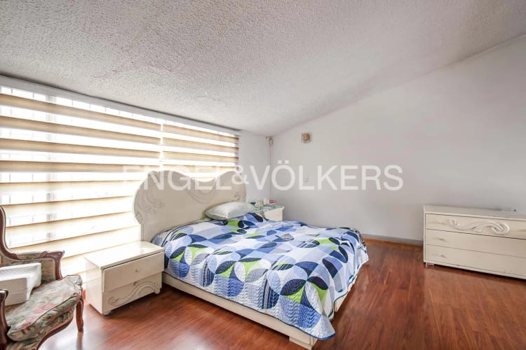 Casa de 5 alcobas en venta en El Batán, Bogotá, 306 m² · foto 9 de 20