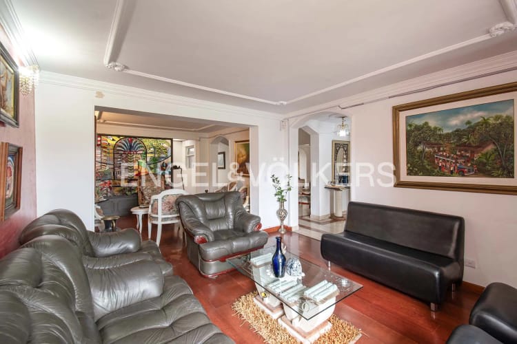 Casa de 5 alcobas en venta en El Batán, Bogotá, 306 m² · foto 3 de 20