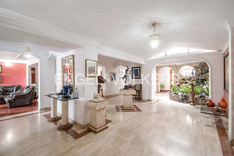 Casa de 5 alcobas en venta en El Batán, Bogotá, 306 m² · foto 2 de 20