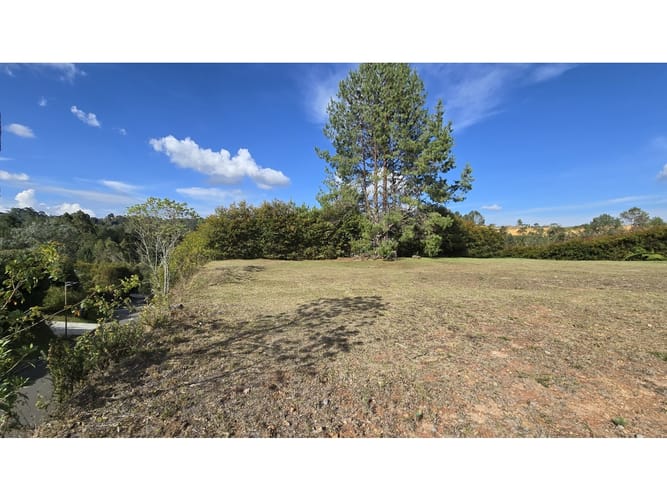 Lote en venta en Loma Del Escobero, Envigado, 1265 m² · foto 2 de 8