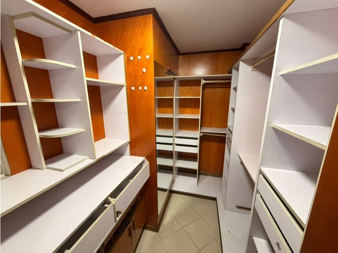 Apartamento de 3 alcobas en venta en Lorena, Medellín, 220 m² · foto 18 de 24