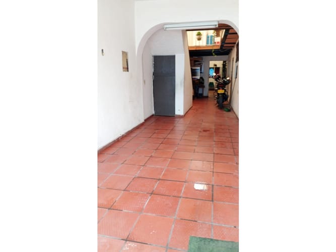 Casa de 9 alcobas en venta en Puente Aranda, Bogotá, 200 m² · foto 2 de 14