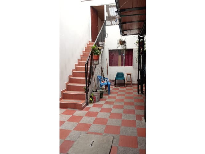 Casa de 9 alcobas en venta en Puente Aranda, Bogotá, 200 m² · foto 6 de 14