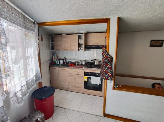 Casa de 8 alcobas en venta en Ub. Techo Bavaria, Bogotá, 307 m² · foto 9 de 17