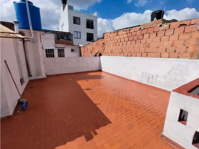 Casa de 8 alcobas en venta en Ub. Techo Bavaria, Bogotá, 307 m² · foto 15 de 17