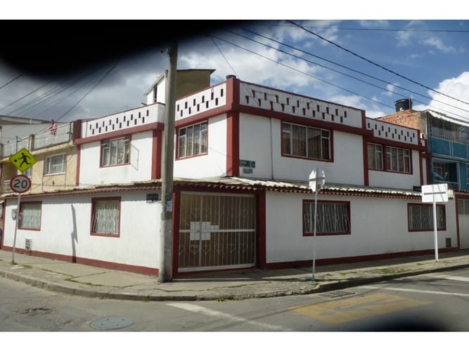 Casa de 8 alcobas en venta en Ub. Techo Bavaria, Bogotá, 307 m² · foto 16 de 17