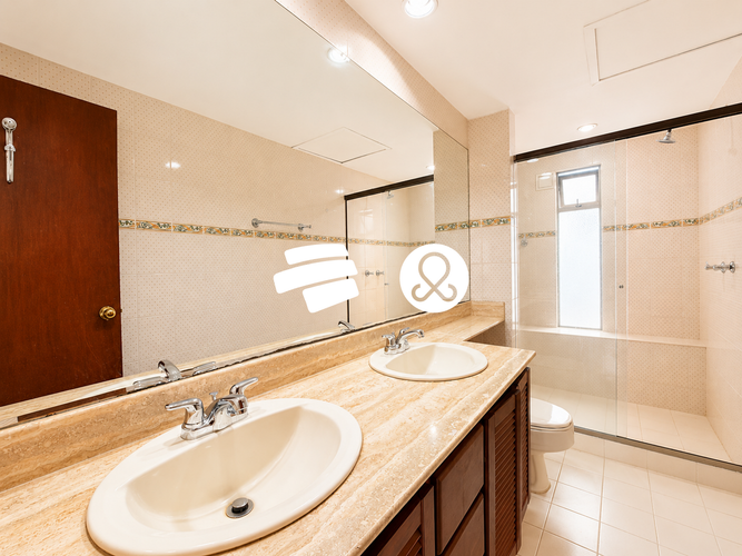 Casa de 4 alcobas en venta en El Poblado, Medellín, 370 m² · foto 21 de 24