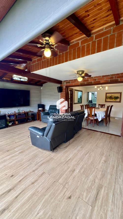 Casa de 4 alcobas en venta en Lagos Del Cacique, Bucaramanga, 214 m² · foto 4 de 24