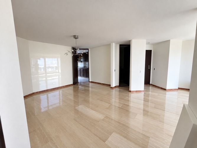 Apartamento de 3 alcobas en venta en Cabecera Del Llano, Bucaramanga, 152 m² · foto 2 de 18