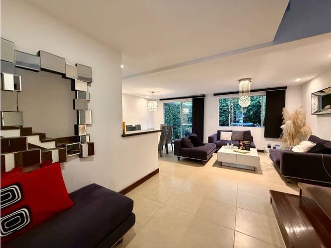 Casa de 3 alcobas en venta en Cumbres, Envigado, 198 m² · foto 3 de 24