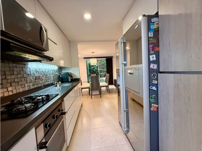 Casa de 3 alcobas en venta en Cumbres, Envigado, 198 m² · foto 7 de 24