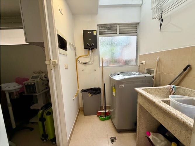 Casa de 3 alcobas en venta en Cumbres, Envigado, 198 m² · foto 8 de 24