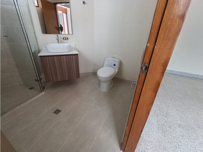 Casa de 6 alcobas en arriendo en Ub. Santa Ana, Rionegro, 260 m² · foto 11 de 24